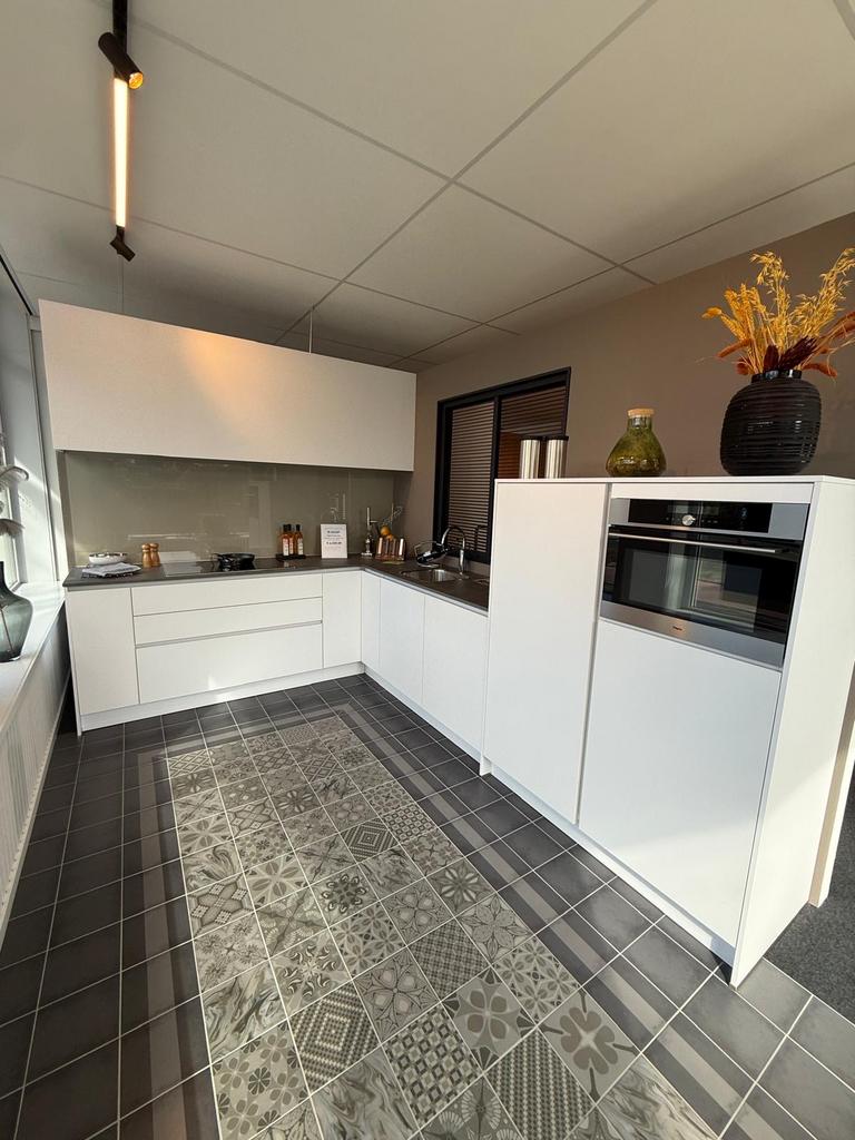 BUITENKANS!!!! Showroom keuken met apparatuur, Ophalen, Overige materialen, Wit, Hoekkeuken