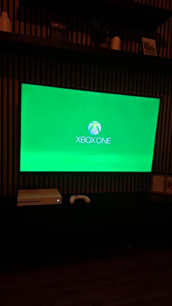 Xbox One S + 8 spellen, Spelcomputers en Games, Games | Xbox One, Ophalen, 1 speler, Zo goed als nieuw, Vanaf 3 jaar