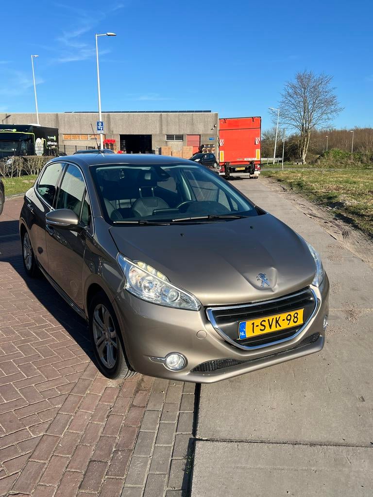 Peugeot 208 1.6 VTI 88KW/120PK 5-D 2014 Grijs, Auto's, Peugeot, Voorwielaandrijving, USB, Zwart, 4 cilinders