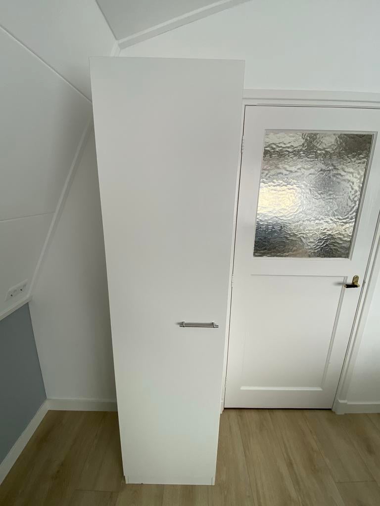 Witte kast 50x200x48 cm met planken en deur, Ophalen, Minder dan 50 cm, Gebruikt, 200 cm of meer