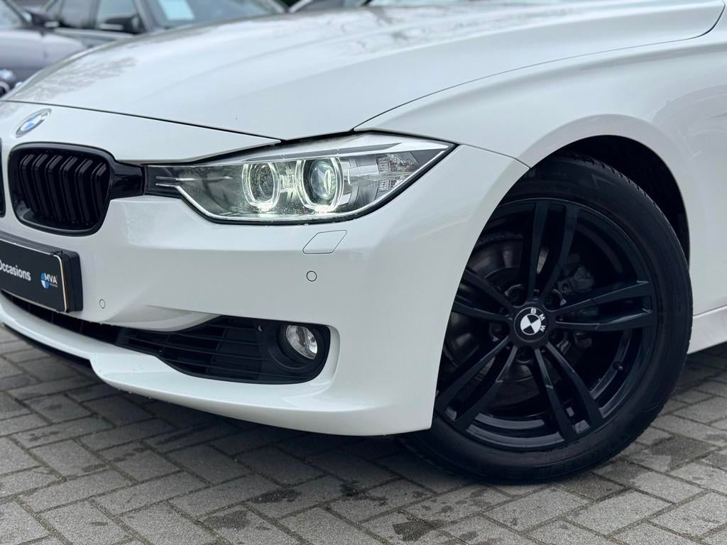 BMW 3-serie 320i High Executive Sport|Nieuwe Ketting|Navigat, Automaat, Euro 5, Gebruikt, Zwart