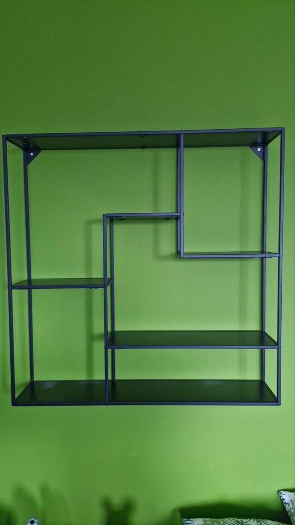 Mooie zwarte wandkast met leuk design in nieuwstaat!, Ophalen, Zo goed als nieuw