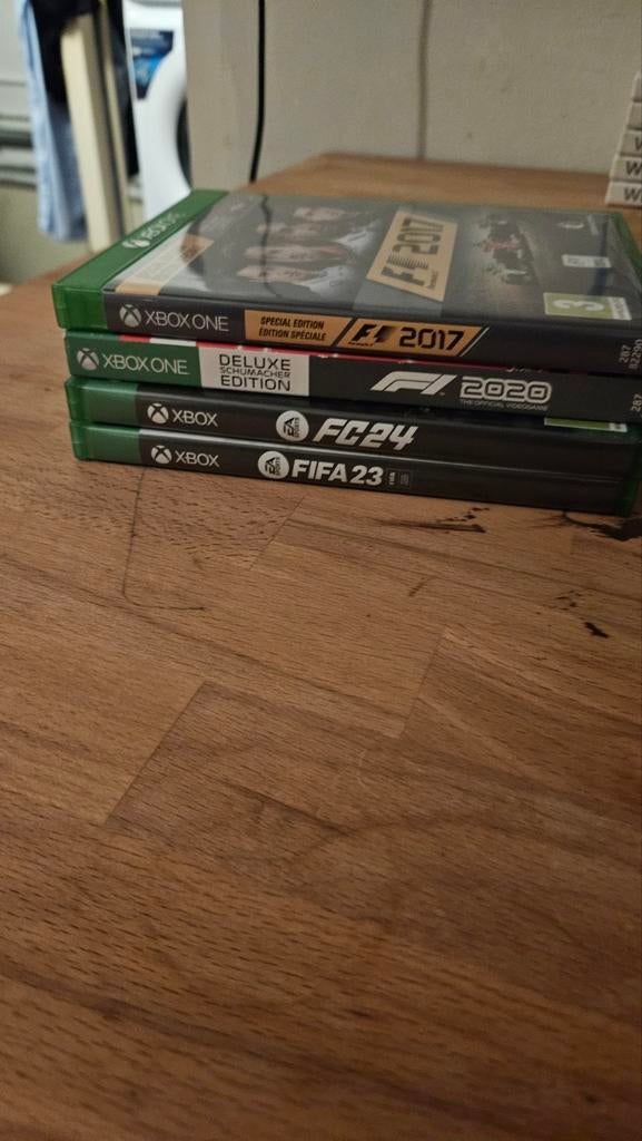 Xbox Games Bundel: F1 2017, F1 2020, FC24, FIFA 23, Ophalen, Zo goed als nieuw, Sport, 3 spelers of meer