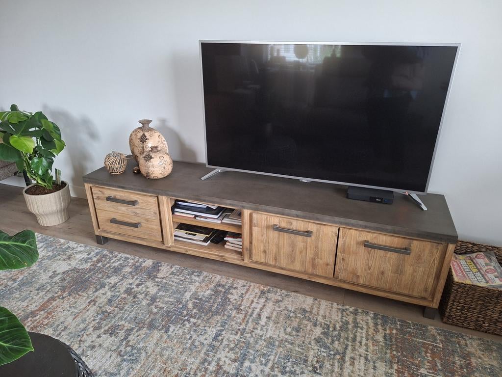 Modern tv meubel met grijze accenten (48x205x45 cm), Huis en Inrichting, Kasten | Televisiemeubels, Zo goed als nieuw, Minder dan 100 cm