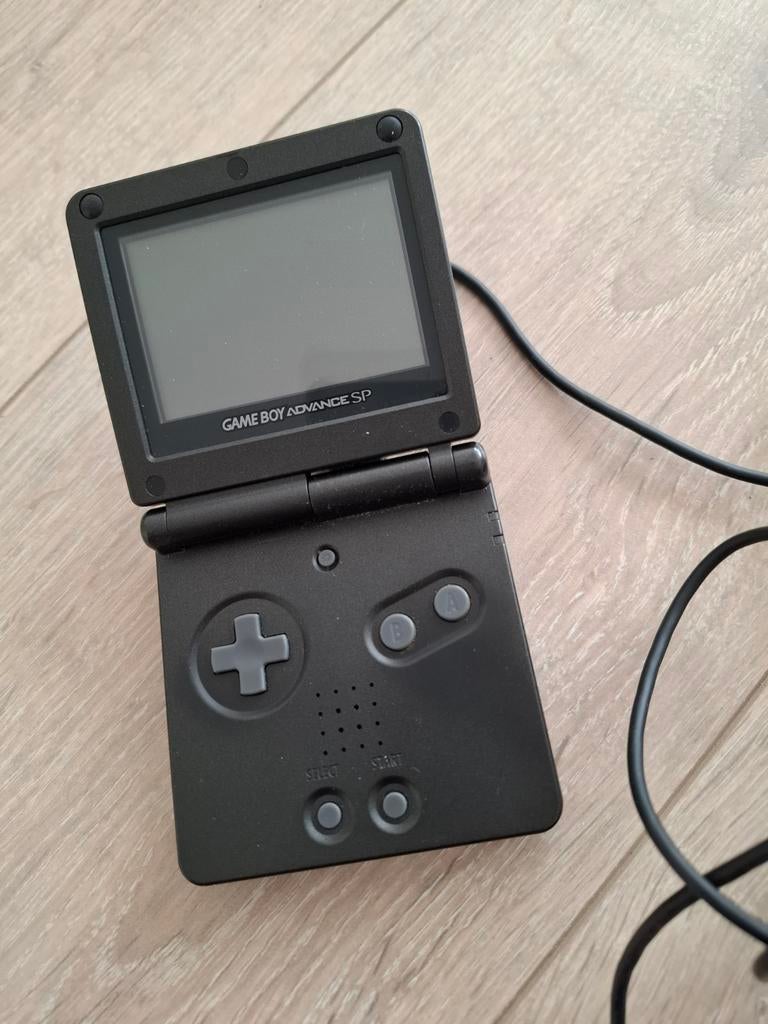 Game Boy Advance werkend met oplader., Spelcomputers en Games, Spelcomputers | Nintendo Game Boy, Ophalen of Verzenden, Gebruikt