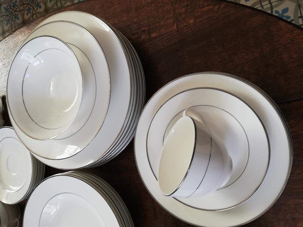 6 pers. Tijdloos Wit met platinum bies Balmoral bone china, Ophalen, Nieuw, Bord(en), Overige stijlen