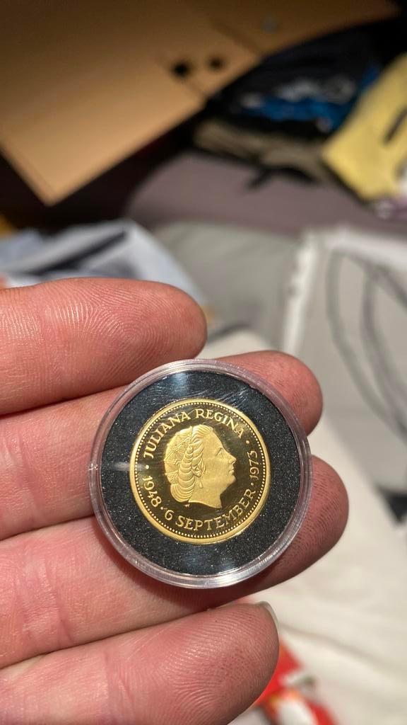 Goude tientje juliana, Postzegels en Munten, Ophalen of Verzenden, Overige landen, 2 euro, Goud