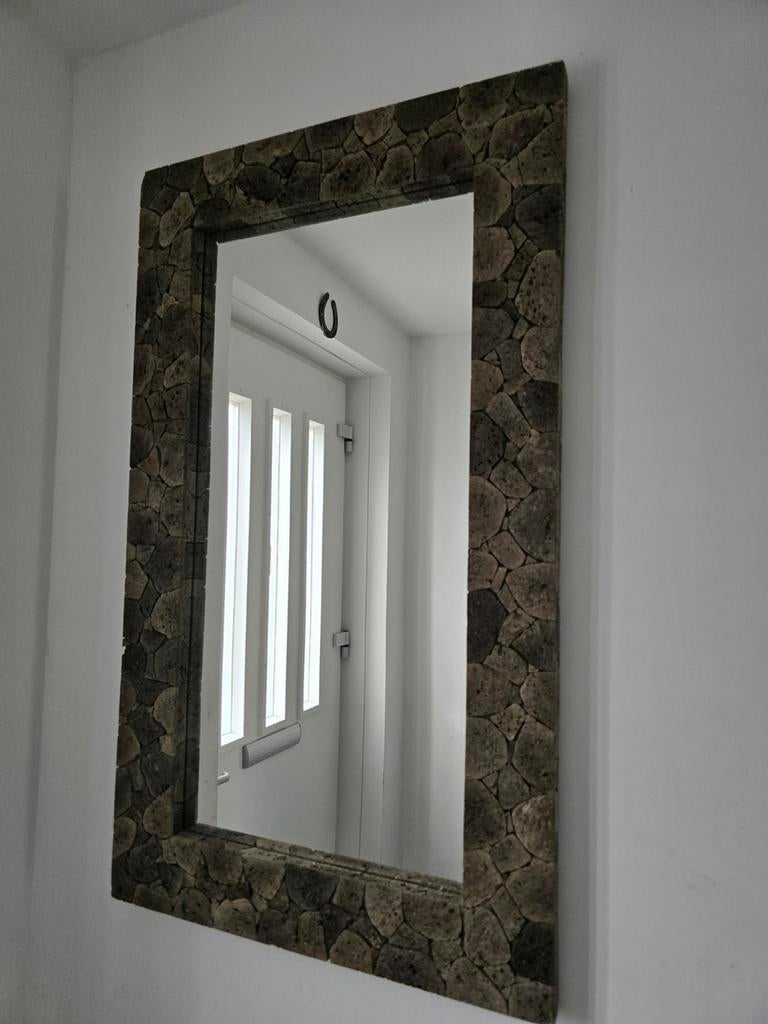 Spiegel met unieke lavasteen lijst, Ophalen, 100 tot 150 cm, Zo goed als nieuw, 75 tot 100 cm