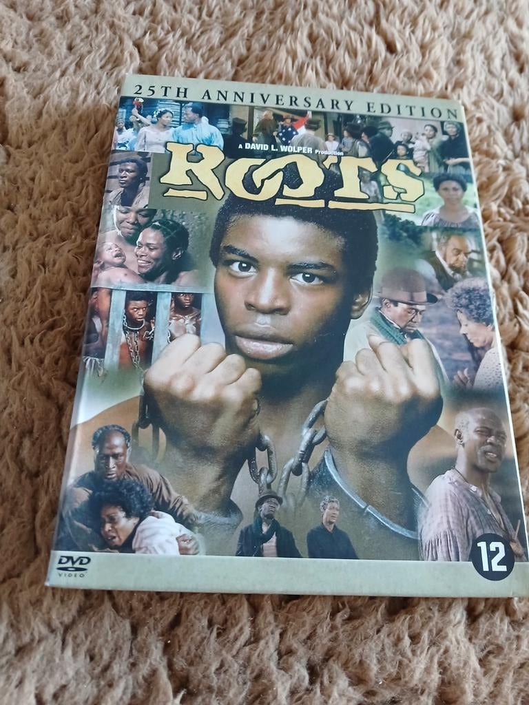 Roots, Vanaf 12 jaar, Ophalen, Zo goed als nieuw, Drama