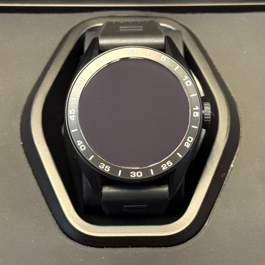 tag heuer connected E4 45mm Carbon DLC, LVMH Watch & Jewelry Central Europe BV, Zimmersmühlenweg 8-10, 61440, Oberursel, Zwart