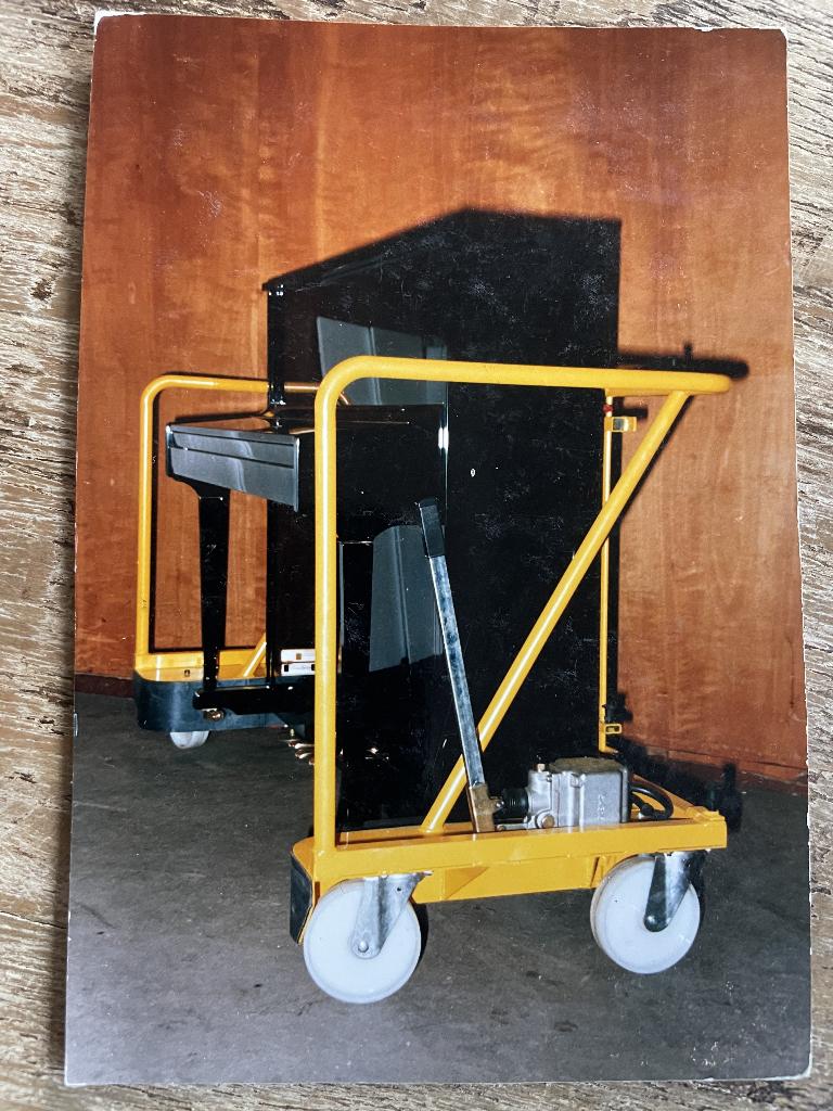 Piano vervoermiddel, Muziek en Instrumenten, Piano's, Ophalen, Gebruikt, Overige kleuren, Overige typen