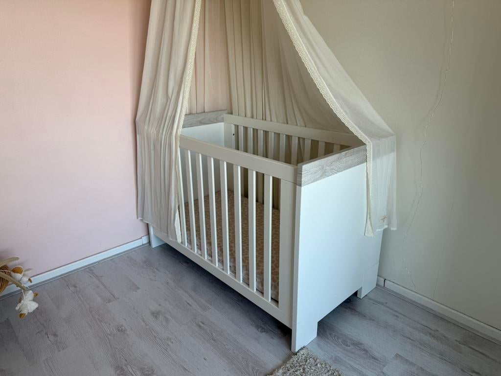 Ledikant Petite Amelie, Kinderen en Baby's, Kinderkamer | Complete kinderkamers, Ophalen, Zo goed als nieuw, Jongetje of Meisje