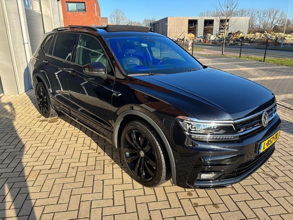 Exclusieve Vw Tiguan allspace 2.0 TSI 300pk 4x4 7DSG 2020, Automaat, Zwart, 1984 cc, 7 stoelen