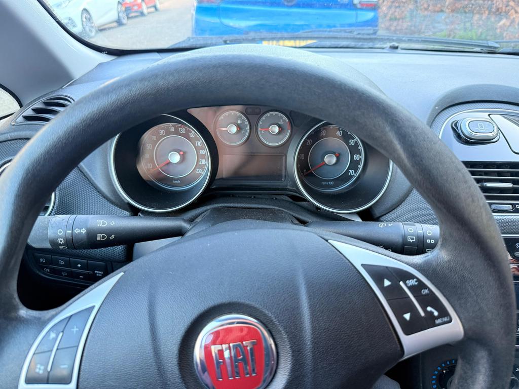 Fiat Punto 1.4 8V 57/77 Dualogic 5-D 2012 Blauw, 40 €/maand, 4 cilinders, 19 km/l, Particulier