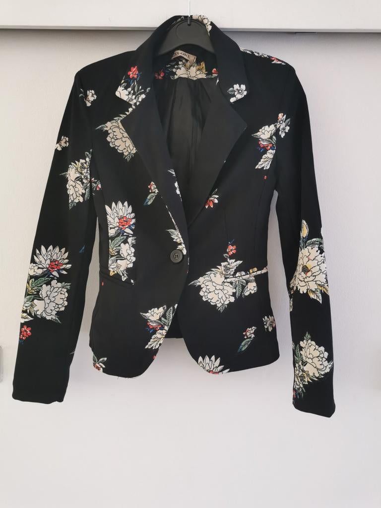 Miss One jasje met bloemenprint mt. S, Verzenden, Zwart, Nieuw, Jasje