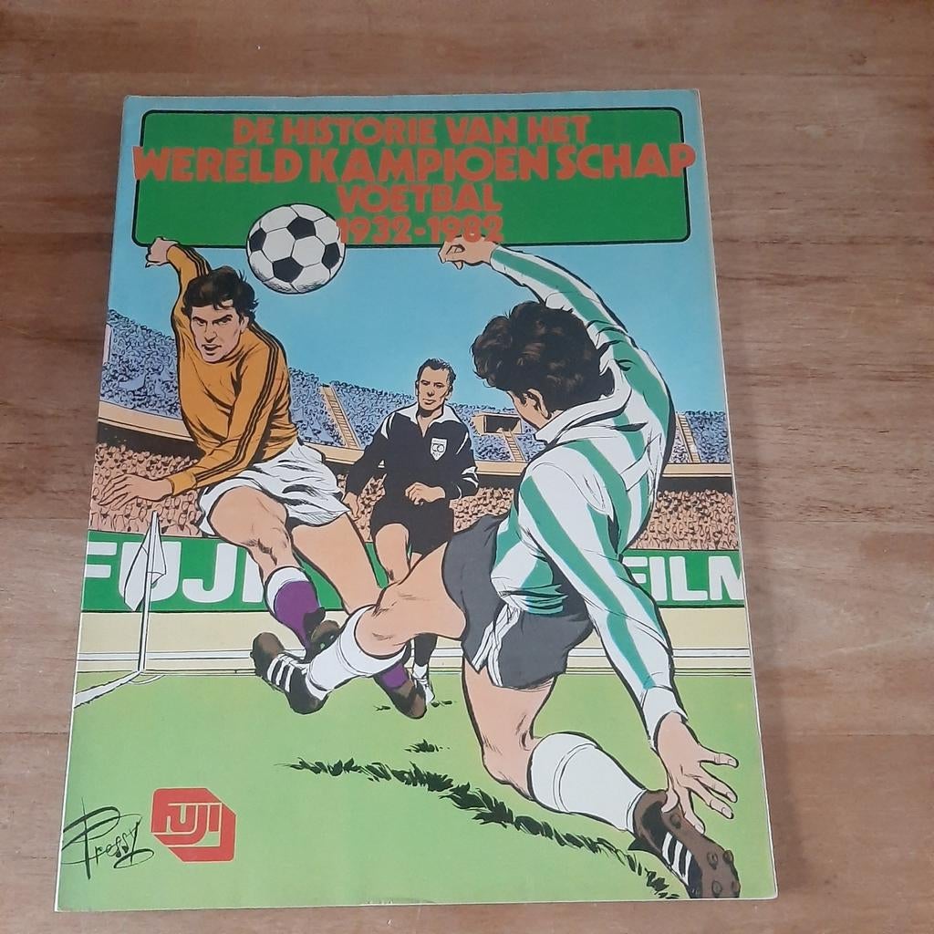 De historie van het wereldkampioenschap voetbal  1932 - 1982, Eén stripboek, Ophalen of Verzenden, Gelezen