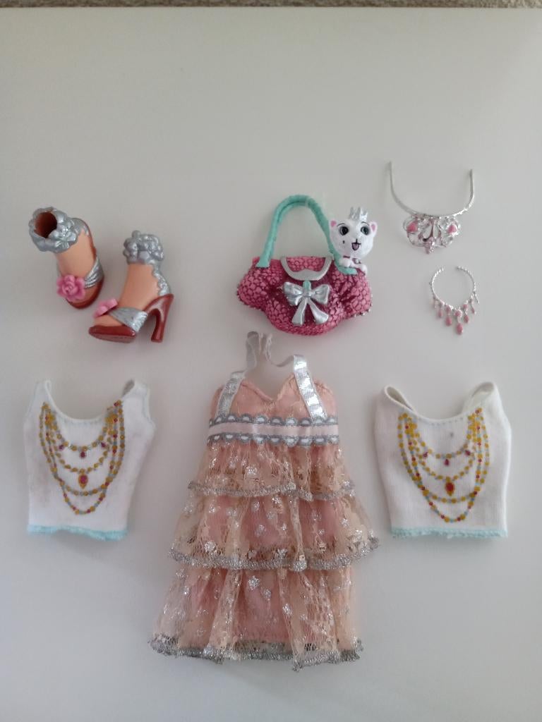 Veel Kleding met Accessoires voor MY SCENE Poppen 20 foto’s, Ophalen of Verzenden, Gebruikt, Kleertjes