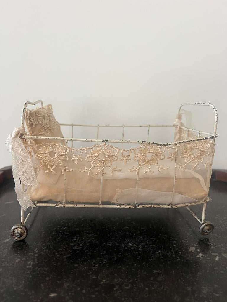 Oud poppenbedje antiek poppenbedje, Ophalen of Verzenden