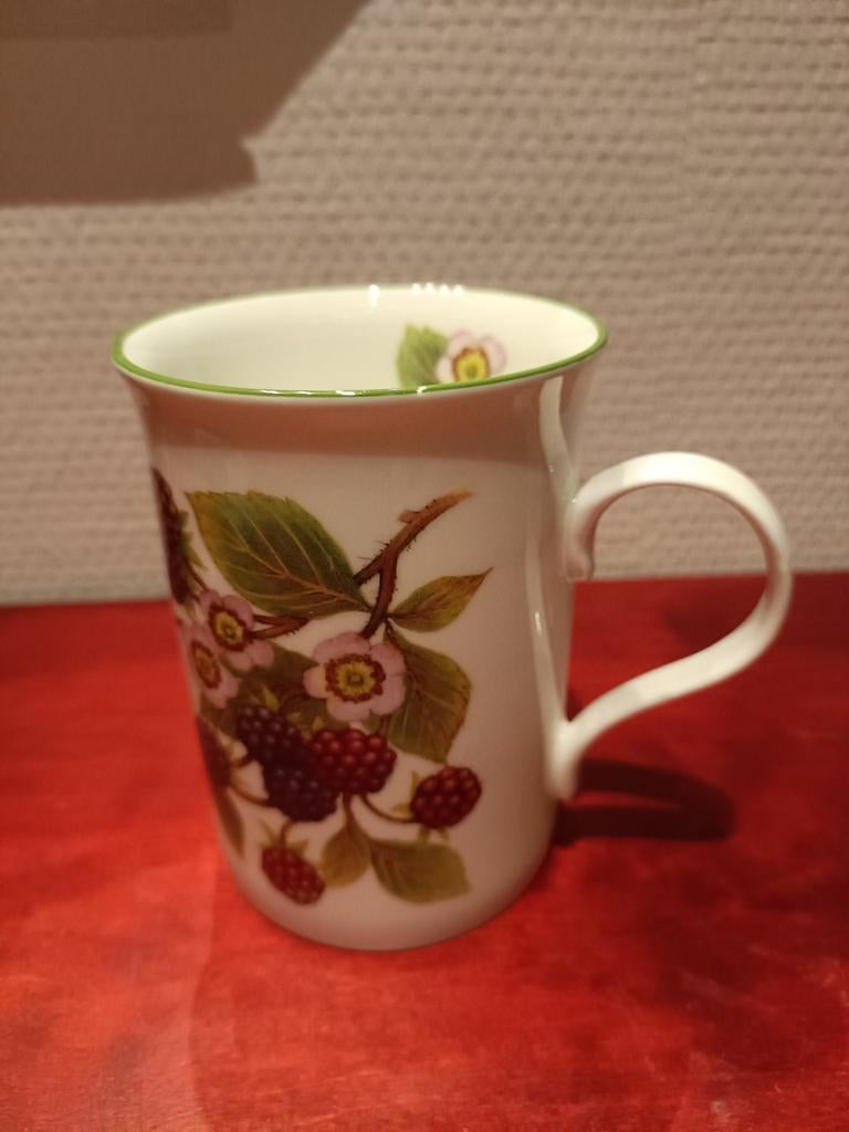 Exclusieve Crown Trent beker, Huis en Inrichting, Keuken | Servies, Ophalen, Zo goed als nieuw, Overige stijlen, Kop(pen) en/of Schotel(s)