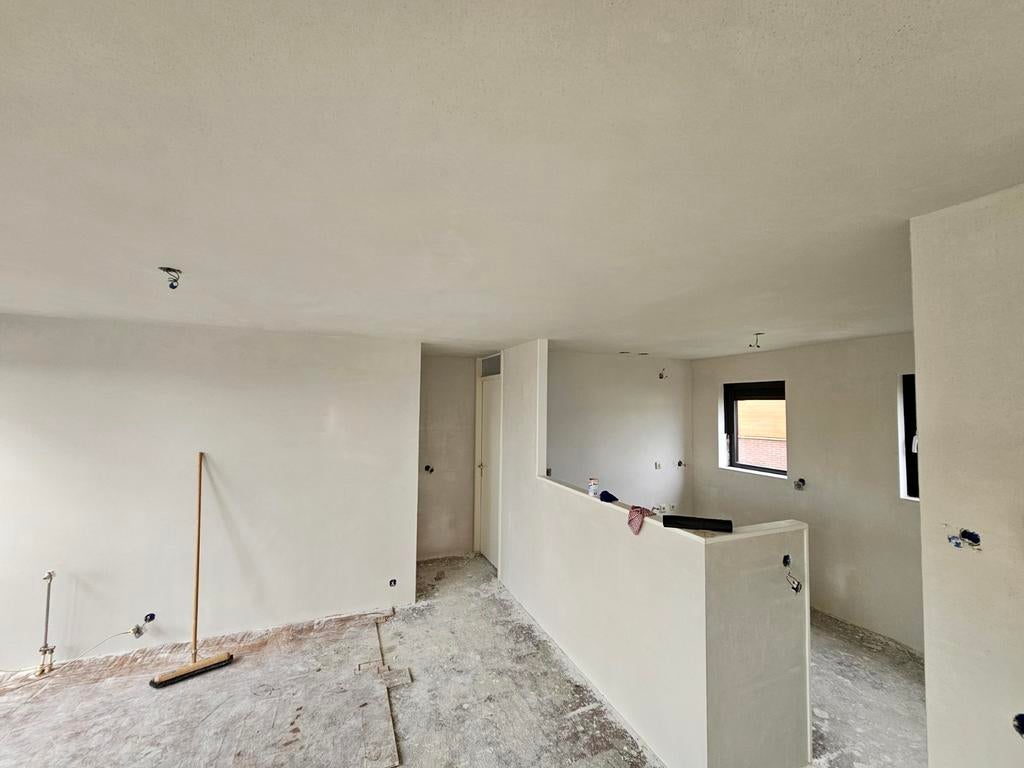 Stucadoor en schilders spoed bell naar 0686345690 24/7