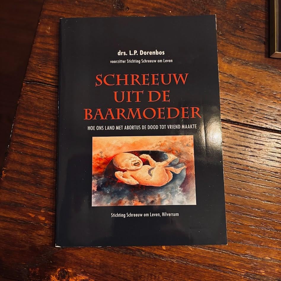 Schreeuw uit de baarmoeder, Ophalen of Verzenden, Zo goed als nieuw, Christendom | Katholiek