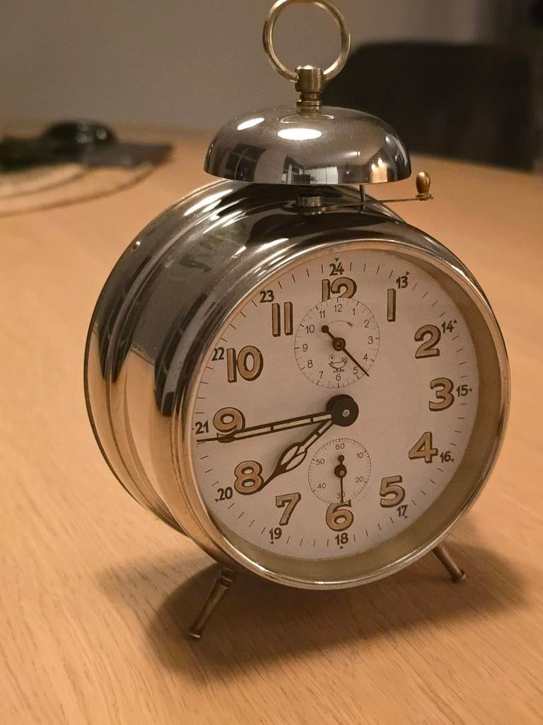 antieke (New old stock) Duitse Junghans mid century wekker, Antiek en Kunst, Antiek | Klokken, Ophalen of Verzenden