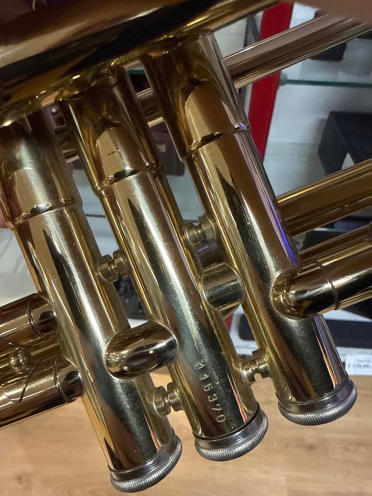 York International Trompet met Koffer Heel Nette staat!, Ophalen of Verzenden, Gebruikt, Bes-trompet, Met koffer