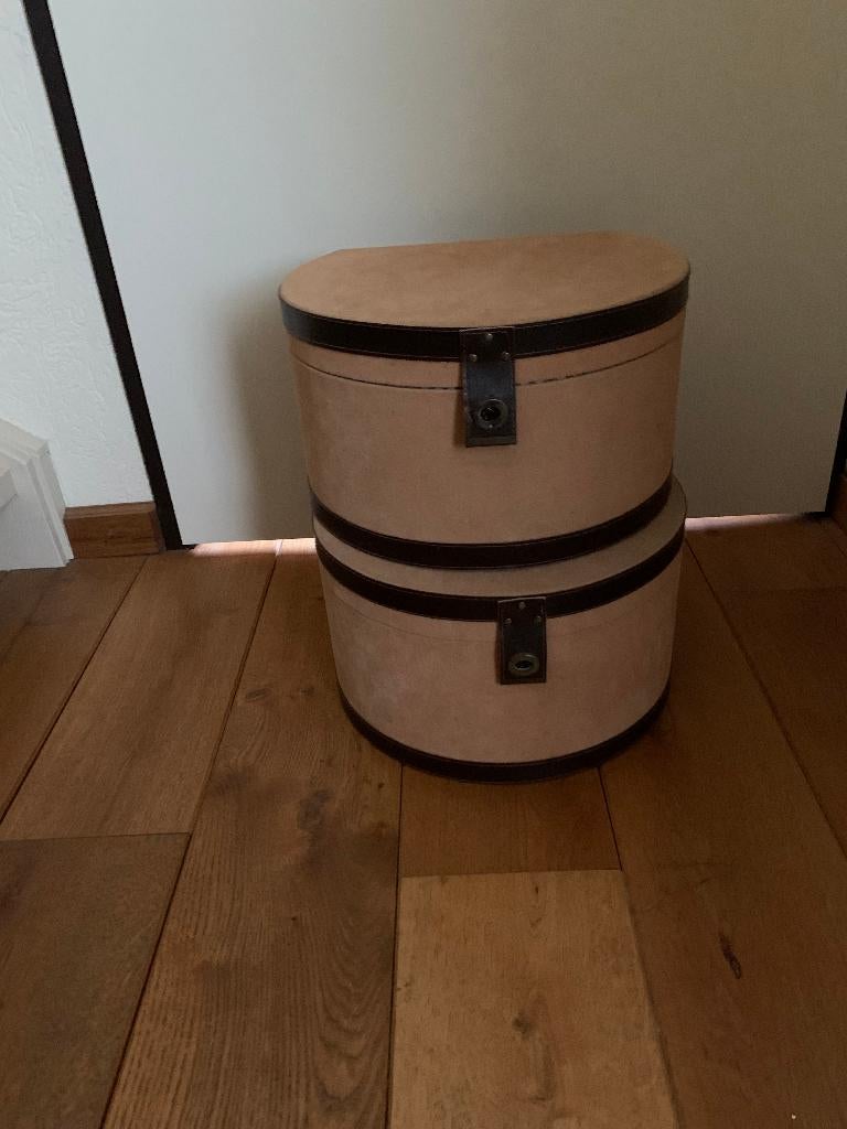 Hoedendozen, Ophalen