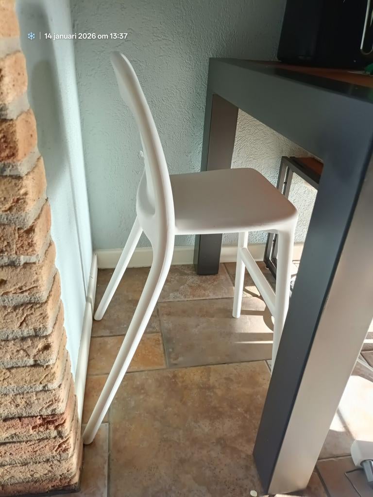 Witte kunststof kinderstoel, Huis en Inrichting, Barkrukken, Ophalen, Kunststof, 60 tot 90 cm, Zo goed als nieuw