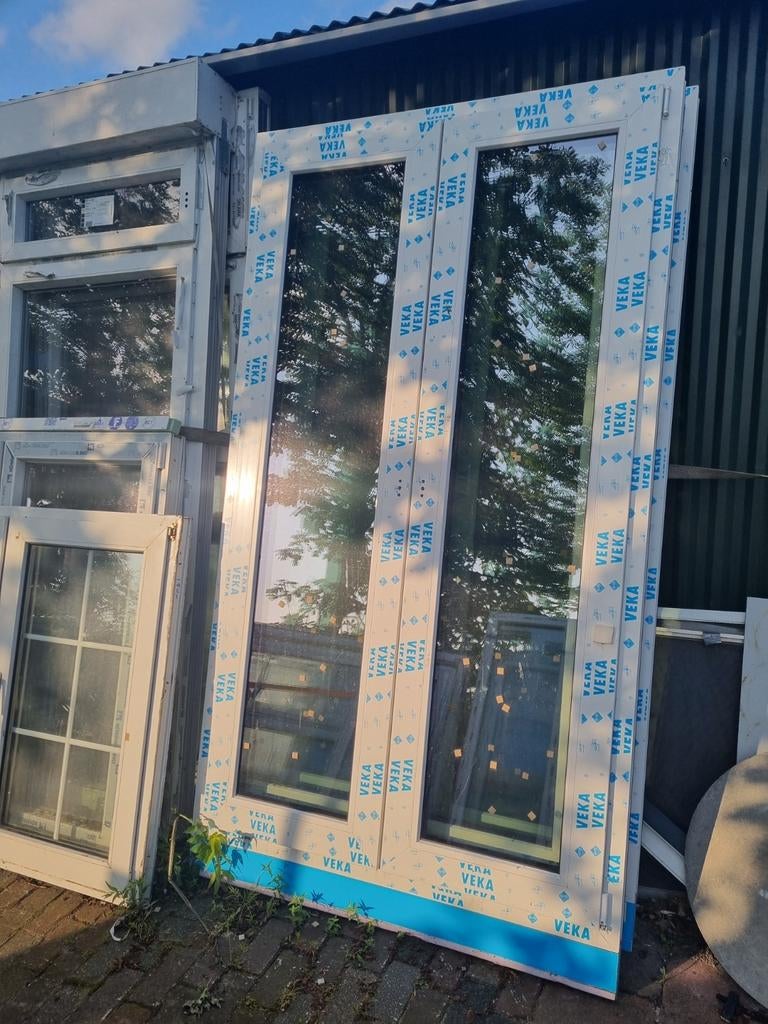 Kunststof kozijnen en deuren en terrasdeuren, Doe-het-zelf en Verbouw, Kozijnen en Schuifpuien, Kunststof, Raamkozijn, Ophalen of Verzenden