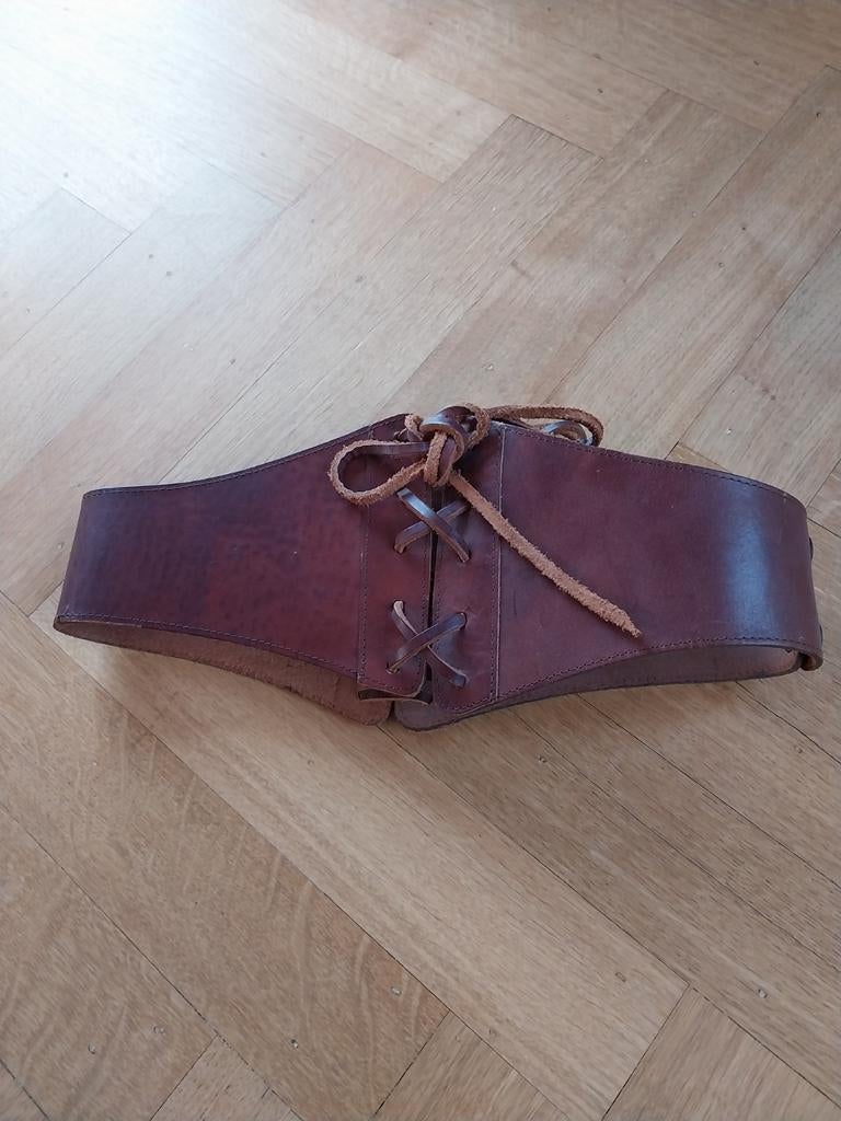 Hele aparte  brede jeugdleren riem, Ophalen of Verzenden, Zo goed als nieuw, Zwart, 5 cm of meer