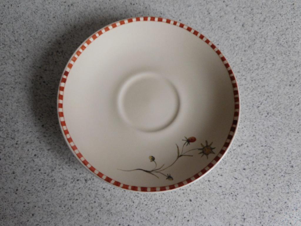 Schotel 14 cm. Strawberry JET by ter Steege, Ophalen of Verzenden, Zo goed als nieuw, Overige stijlen, Kop(pen) en/of Schotel(s)