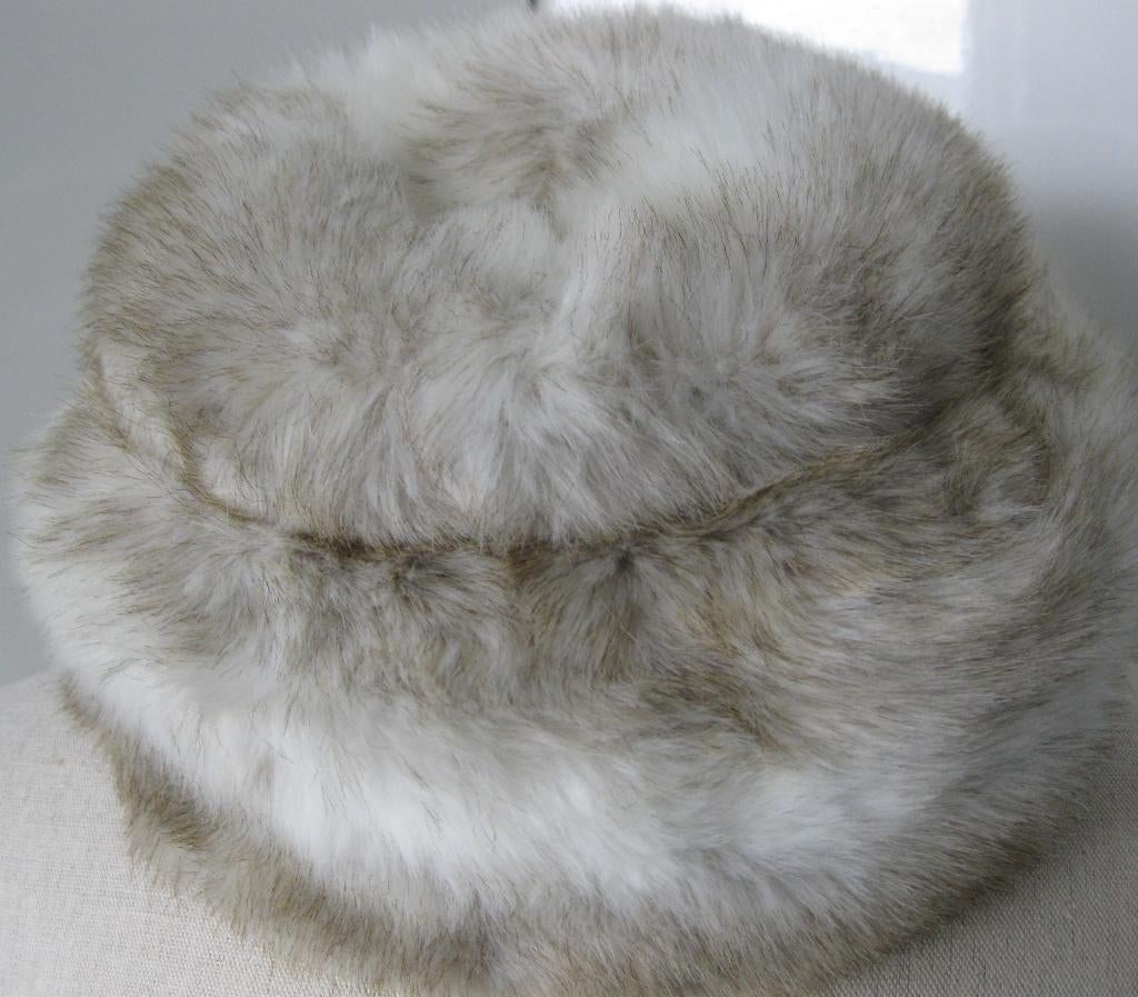 Muts imitatiebont beige gemêleerd maat 60, Ophalen of Verzenden