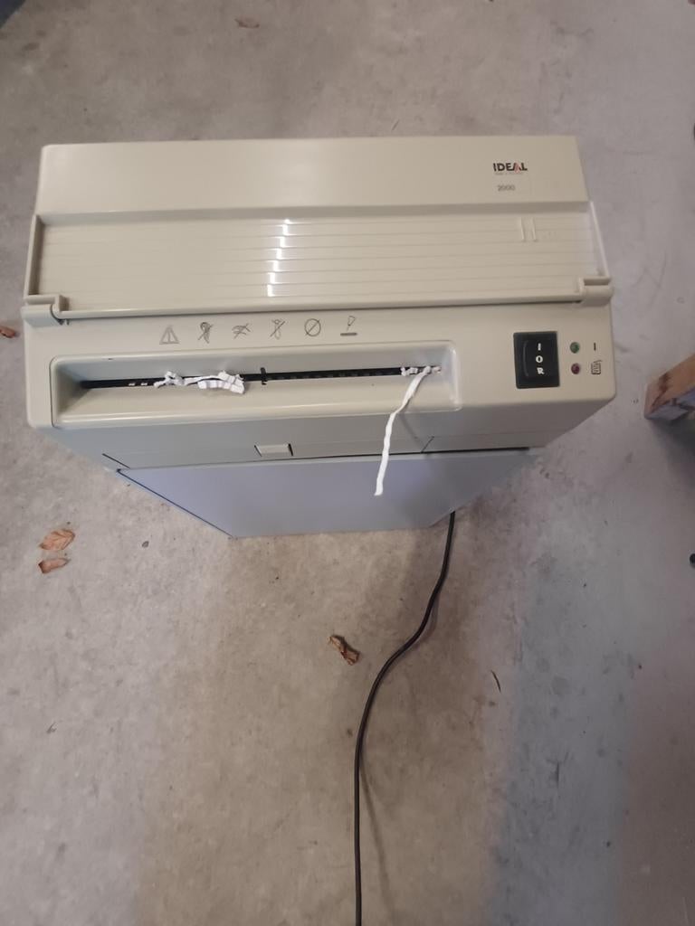 Prima werkende papierversnipperaar, Ophalen, Gebruikt