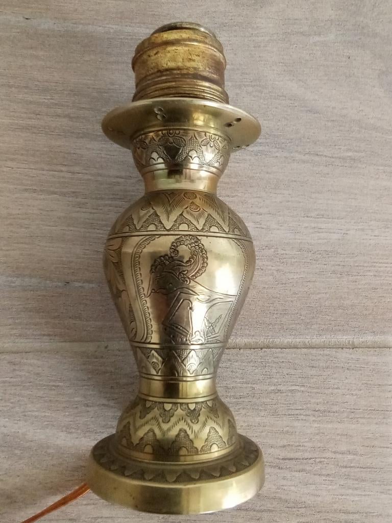 Antieke lampje lampenkap is beschadigd
Retro, Ophalen of Verzenden