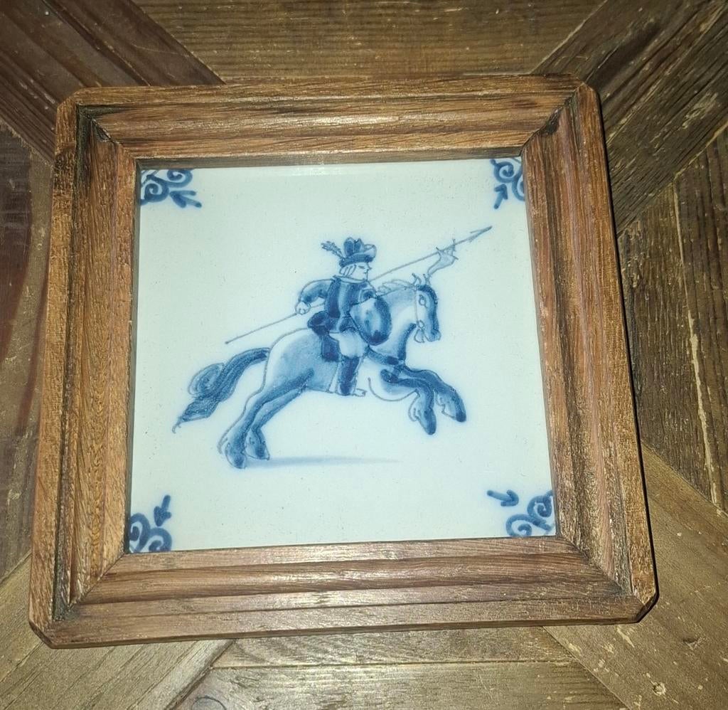 Delfts Blauwe Tegel met Ruiter in Houten Lijst, Antiek en Kunst, Ophalen of Verzenden