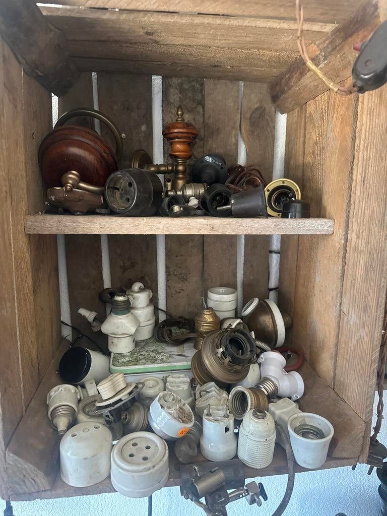 Vintage porseleinen en bakelieten fittingen en stopcontacten, Ophalen of Verzenden