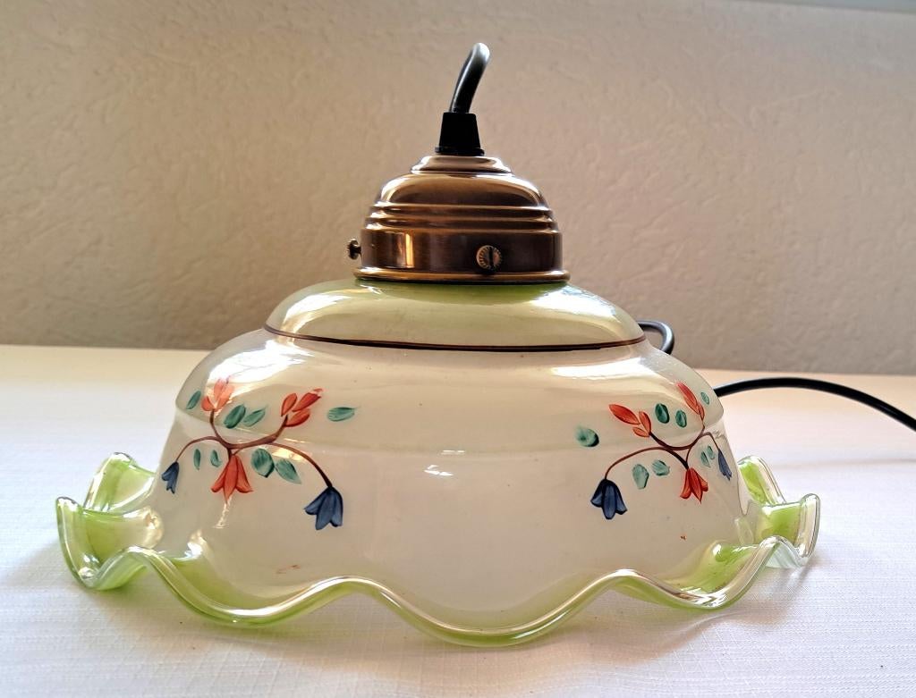 Oud glazen opaline lampenkap glas gegolfde rand bloemen, Verzenden