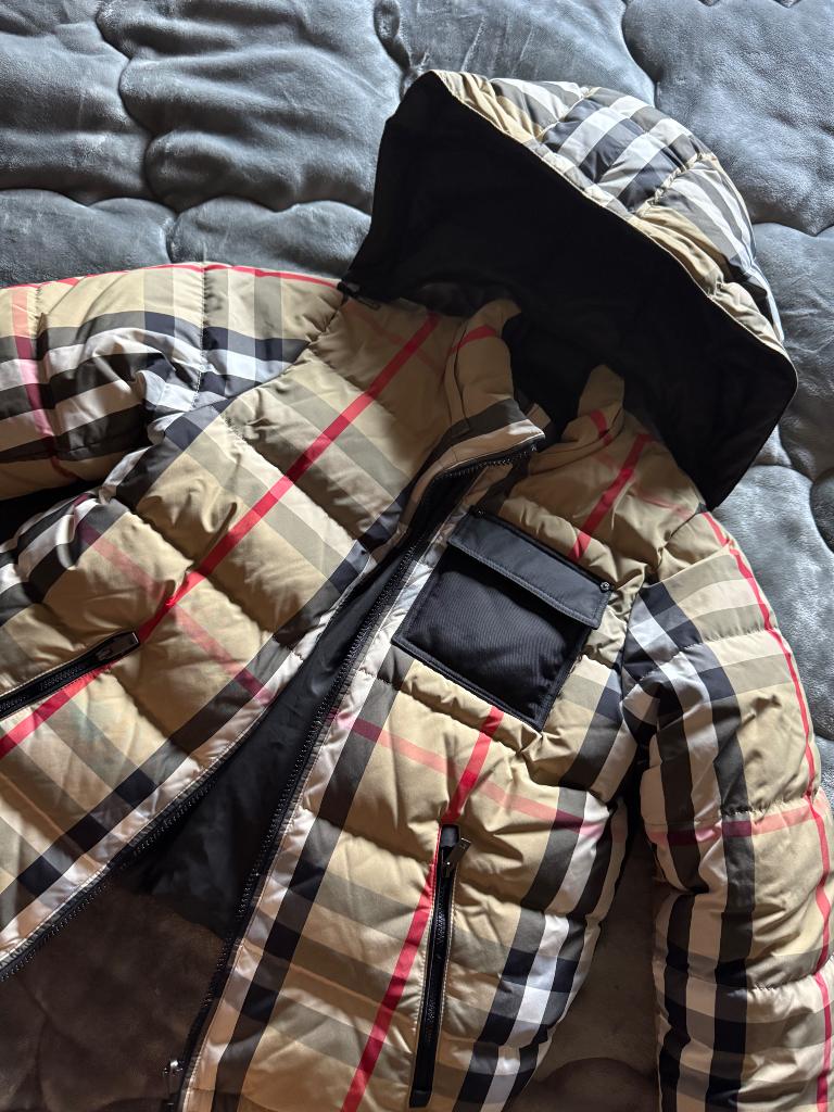 Burberry jas, Ophalen of Verzenden, Zo goed als nieuw, Meisje, Shirt of Longsleeve