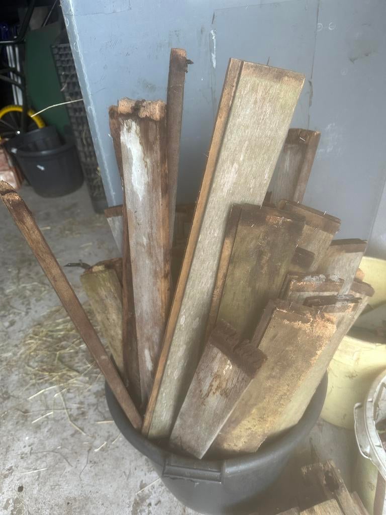 Hardhout planken balken palen en wat geklieft hout, Tuin en Terras, Minder dan 3 m³, Ophalen of Verzenden