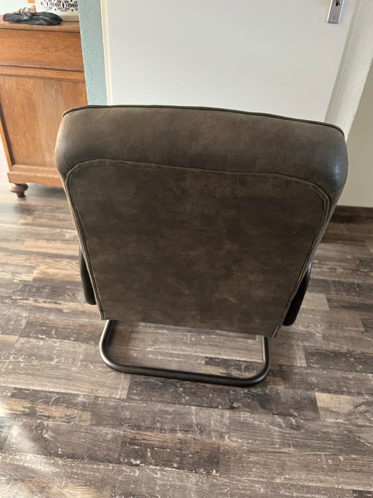 Comfortabele fauteuil - Donkergroenmet houten armleuningen, Huis en Inrichting, Stoelen, Ophalen, Gebruikt, Overige kleuren, Eén