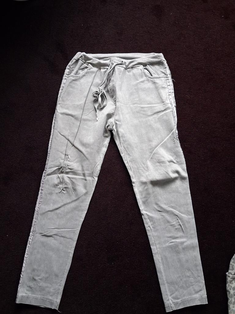 Broek, lichtgrijs, aantrekband, zilver glitter en band, mt L, Kleding | Dames, Broeken en Pantalons, Maat 38/40 (M), Ophalen of Verzenden