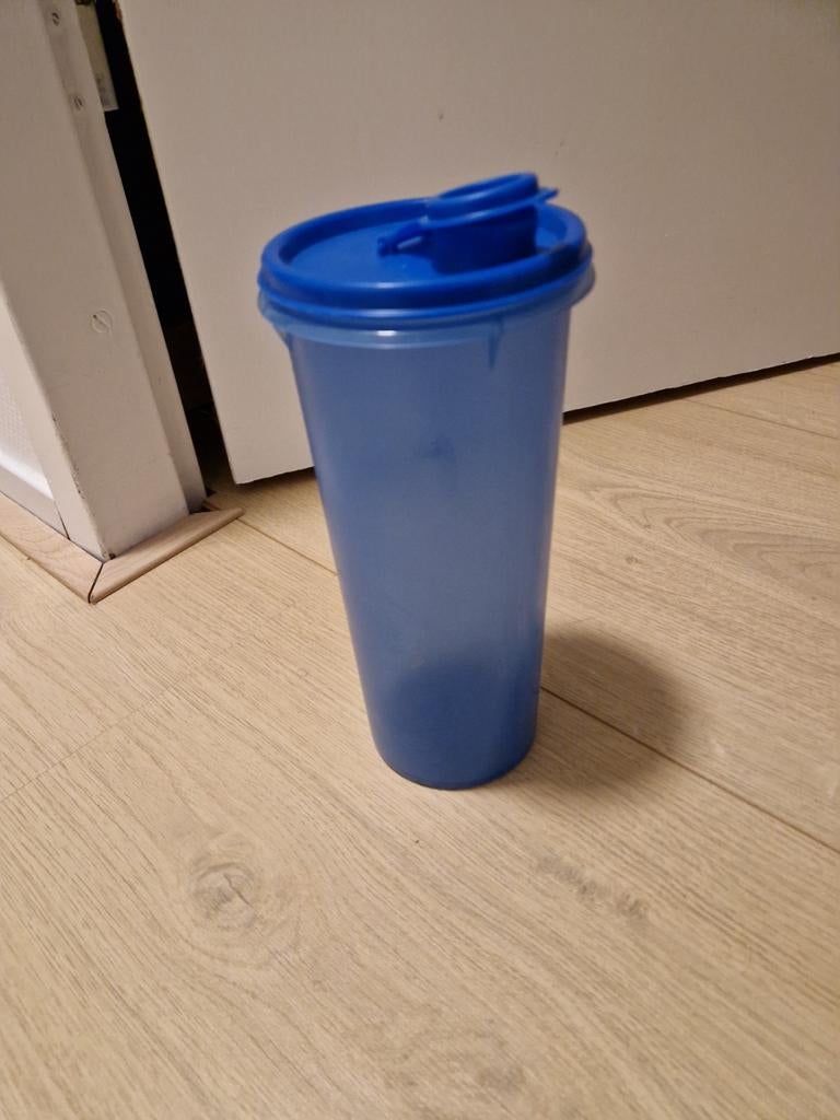 Blauwe Tupperware beker met deksel 1 liter, Ophalen of Verzenden, Gebruikt, Blauw, Beker of Kan