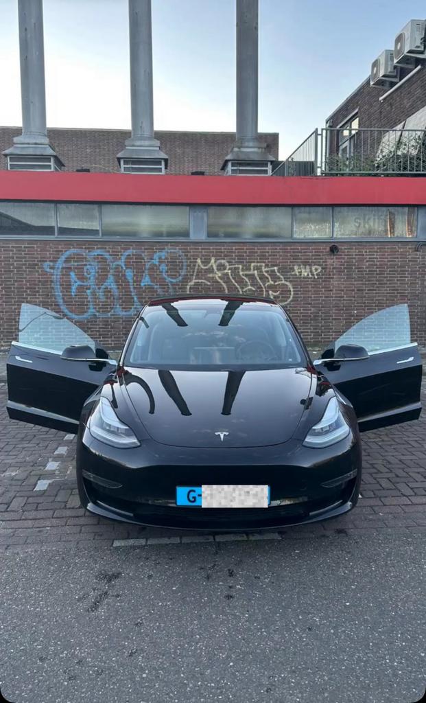 Tesla Model 3 Long Range 2019 Zwart Taxi, Auto's, Tesla, Automaat, 1831 kg, Zwart, Origineel Nederlands