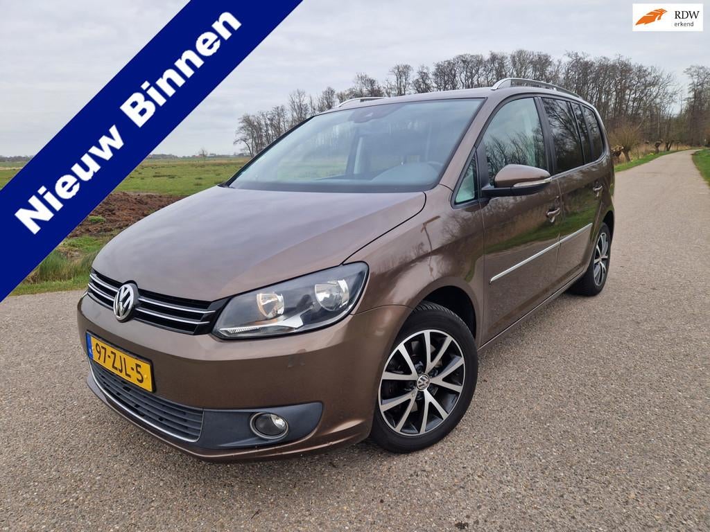 Volkswagen Touran 2.0 TDI Highline BlueMotion/ NL Auto / Zee, Euro 5, Zwart, 4 cilinders, Bruin