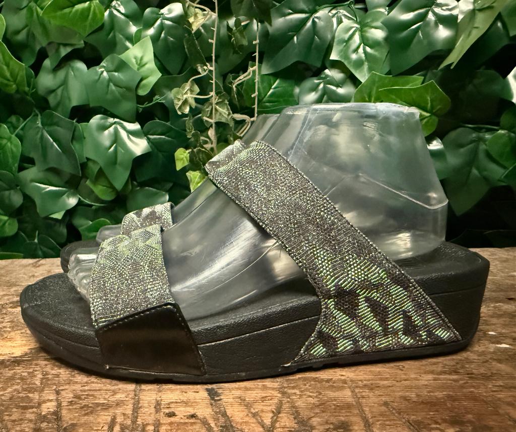 gewoon Nieuwe prachtige slippers van Fitflop maat 39, Zwart, Nieuw, Ophalen of Verzenden, Fitflop