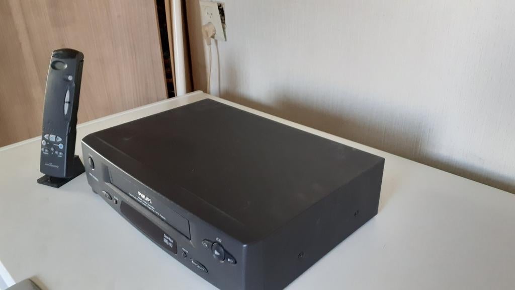 Philips VR501 Video Recorder met afstandsbediening, Ophalen of Verzenden, Gebruikt, VHS-speler of -recorder