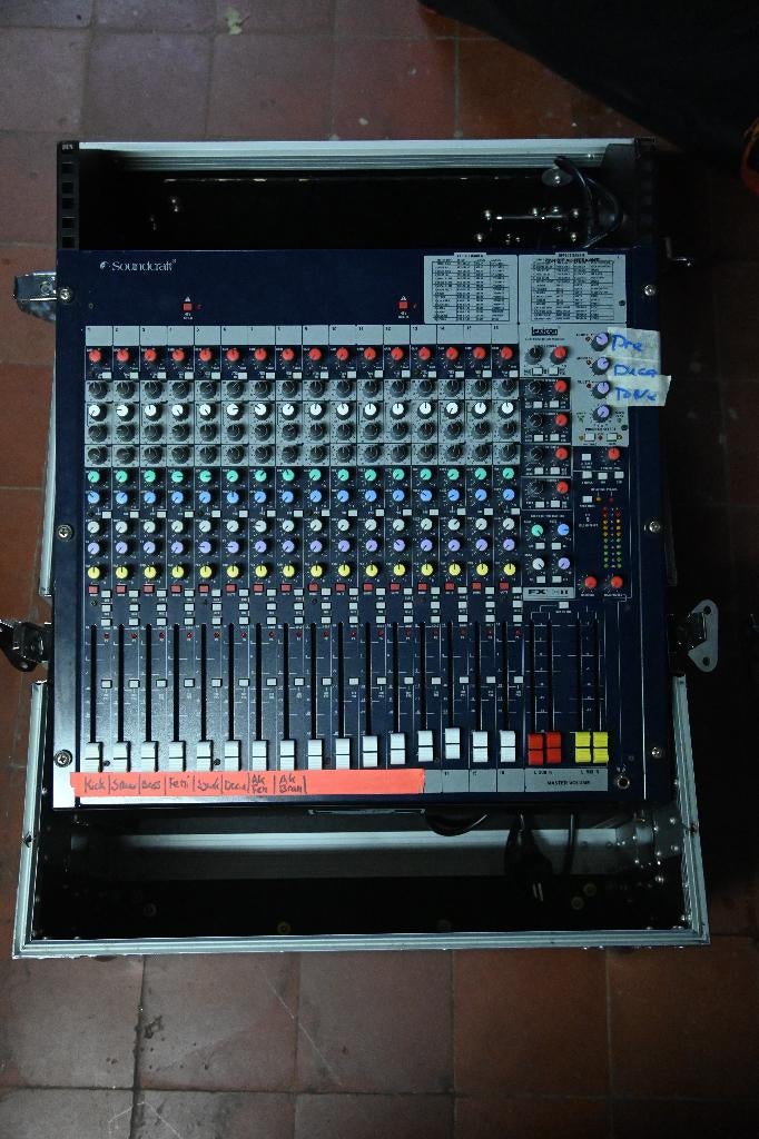 Soundcraft FX16ii + flightcase, Ophalen, Gebruikt, 10 tot 20 kanalen, Microfooningang