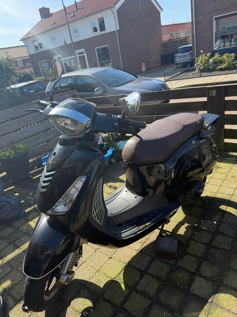 Te koop scooter, Ophalen, Zo goed als nieuw, Benzine, Overige modellen