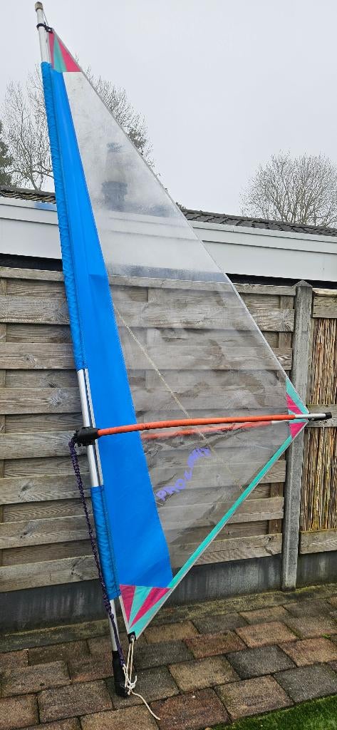 Een surf kinderzeil, een mast, een giek + overige spullen, Ophalen, Gebruikt, Overige typen, Minder dan 5 m²